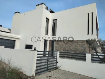 Semi-Detached House 4 Bedrooms Triplex