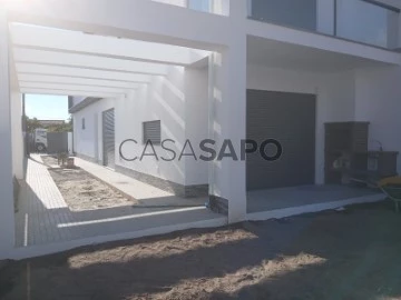 Semi-Detached 3 Bedrooms Duplex