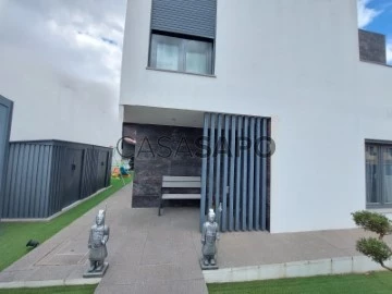 Vivienda Aislada 4 habitaciónes, Duplex