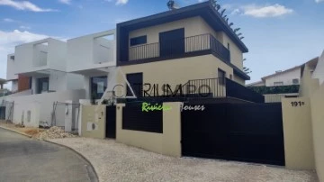 Detached House 4 Bedrooms Triplex