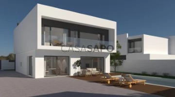 Moradia Geminada T4 Duplex