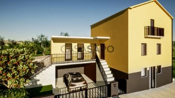 House 2 Bedrooms Triplex