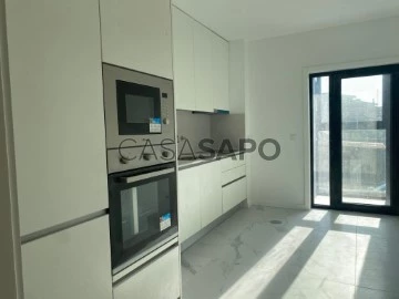 Apartment 2 Bedrooms Triplex