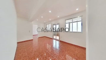 Piso 3 habitaciones + 4 hab. auxiliares