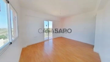 Piso 3 habitaciones + 4 hab. auxiliares