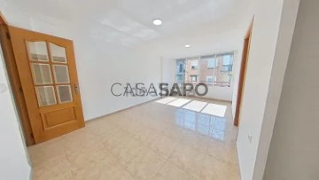 Piso 3 habitaciones + 4 hab. auxiliares