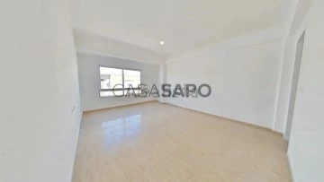 Piso 3 habitaciones + 4 hab. auxiliares