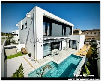 Semi-Detached 4 Bedrooms Duplex