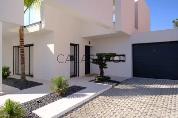 House 4 Bedrooms Duplex