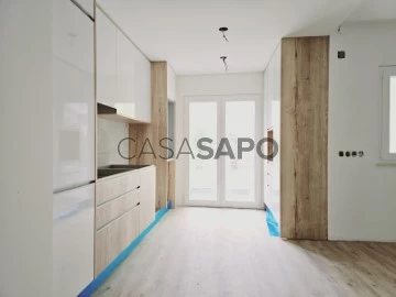 Apartment 2 Bedrooms Triplex