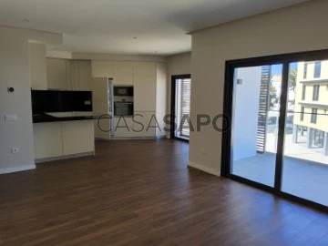 Apartment 2 Bedrooms Triplex