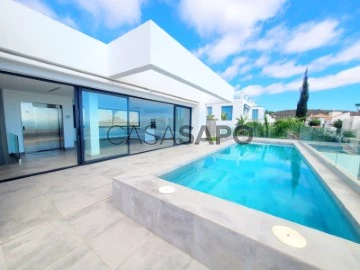 Villa 4 Bedrooms Triplex