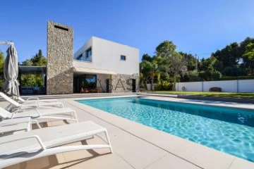 Villa 6 Bedrooms Triplex