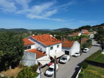 Casa comercial 4 habitaciónes, Duplex