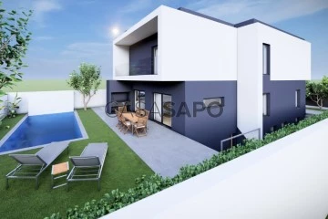 Detached House 4 Bedrooms Triplex