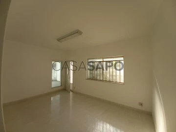 Casa com espaço comercial T3