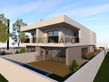 Semi-Detached House 4 Bedrooms