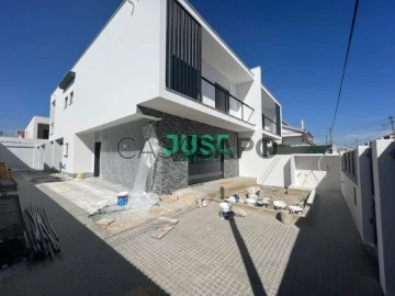 Semi-Detached House 3 Bedrooms Duplex