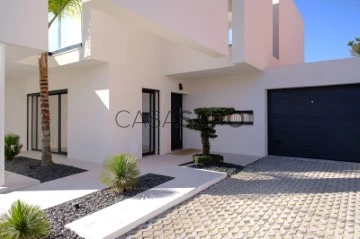 Detached House 4 Bedrooms Duplex