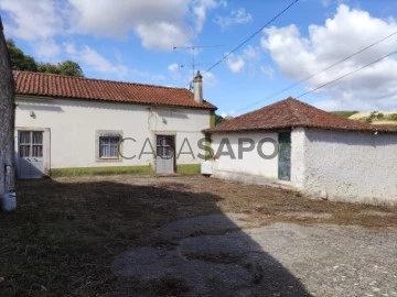 Casa com espaço comercial T11