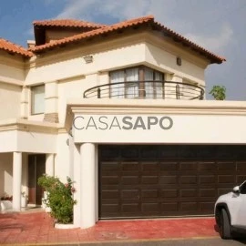 Casa em condomínio T4+1