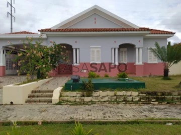 Casa em condomínio T5+1