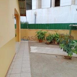 Casa em condomínio T4+2