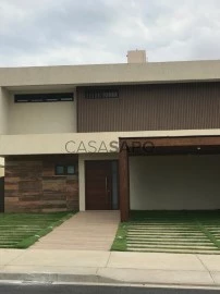 Casa em condomínio T4