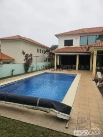 Casa em condomínio T4