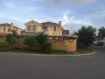 Casa em condomínio T5+1 Duplex