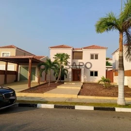 Casa em condomínio T4+1 Duplex