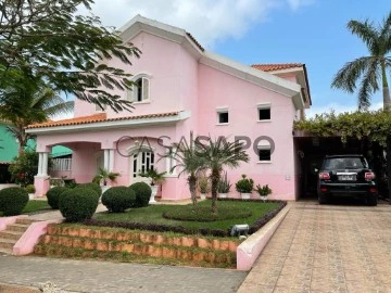 Casa em condomínio T5+1