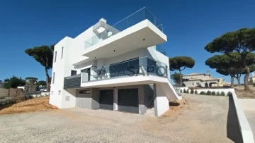 Casa Térrea T4 Triplex