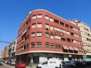 Piso 3 habitaciones + 2 hab. auxiliares