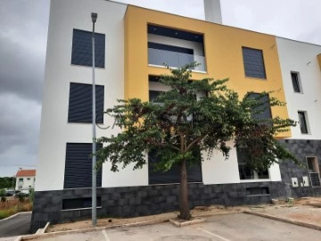 See Duplex 3 Bedrooms Duplex With garage, Urbanização Ribeirinha, Alcochete, Setúbal in Alcochete