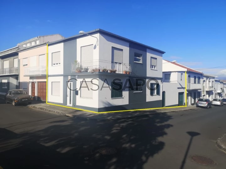 Moradia T5 Duplex para comprar em Ponta Delgada