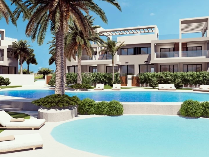 URBANIZACION DE BUNGALOWS EN VENTA CON PISCINA Y PARKING TORREVIEJA