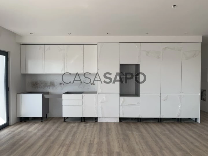 Apartamento T3 com garagem em Olhão