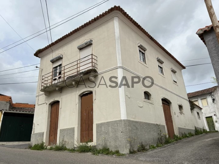 Moradia T6 Triplex para comprar em Torres Novas