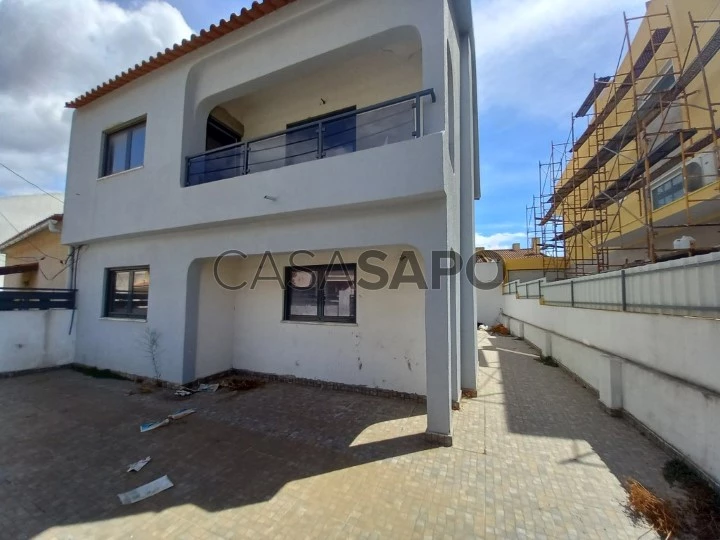 Moradia T4 Duplex para comprar no Seixal