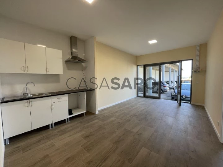 Apartamento T1+1 para alugar em Alcobaça