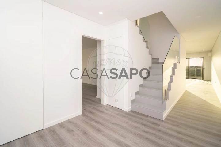 Duplex T4 para comprar no Montijo