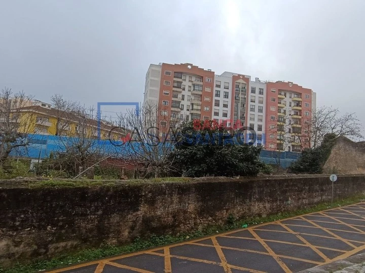 Terreno para comprar na Amadora