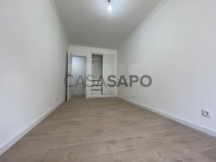 Apartamento T2 para comprar na Amadora