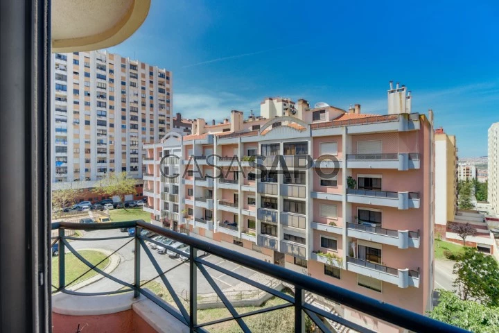 Apartamento T2 para comprar na Amadora