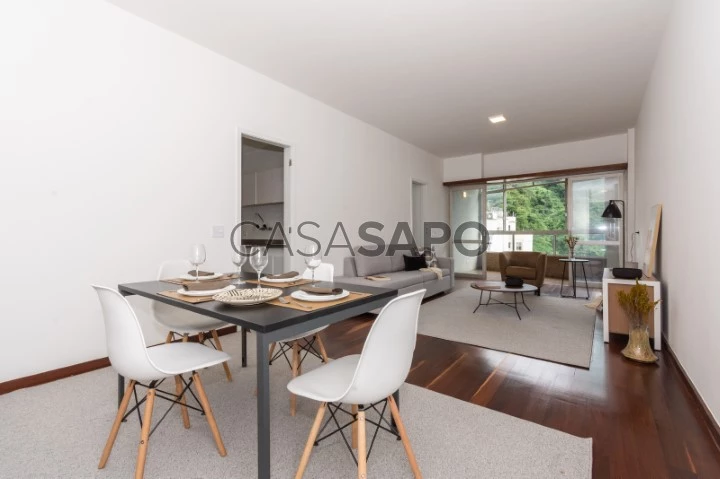 Renovated apartment with 2 bedrooms in Copacabana.