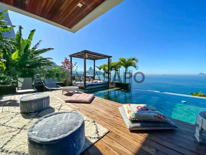 Luxurious 5 bedrooms mansion for rent in Joá with sea views