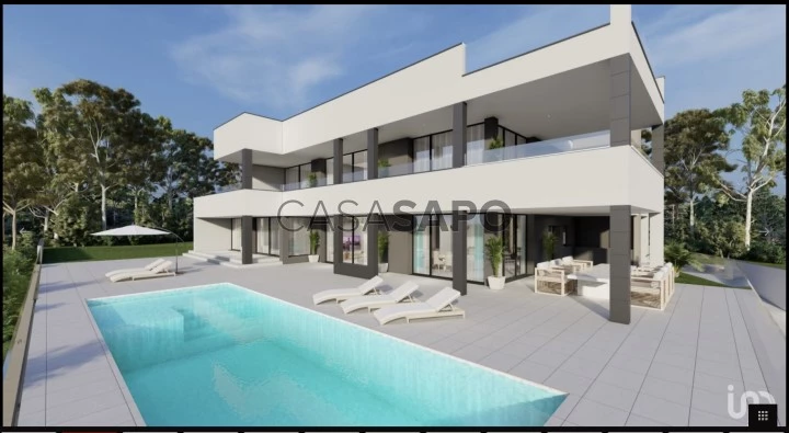 Moradia T4 Triplex para comprar em Albufeira