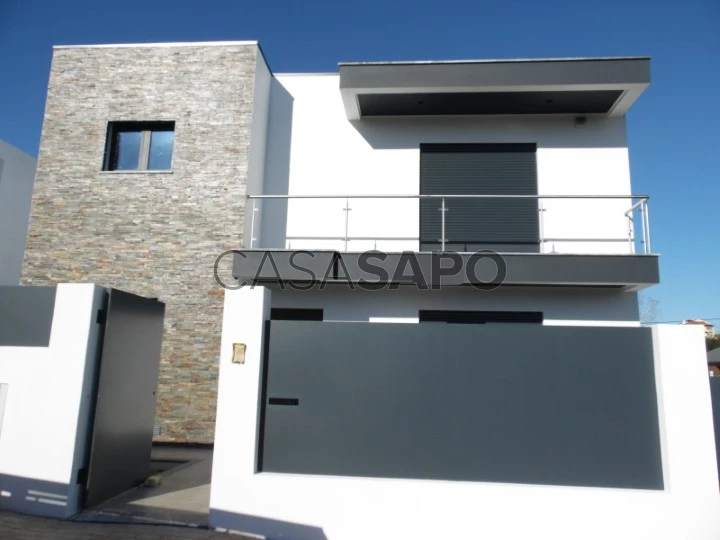 Moradia T4 Triplex para comprar em Cascais