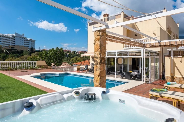 Labella Luz Real Estate,mejor inmobiliaria lujo Malaga,villa en venta Torreblanca,compra de villa en Costa del Sol,casa con piscina privada,propiedad de lujo Fuengirola,compra de vivienda con vistas al mar,villa con jacuzzi,casa con ascensor,compra de villa con terraza grande,propiedad con suelos de mármol,vivienda con calefacción por suelo radiante,casa con cocina al aire libre,compra de villa con jardín privado,casa con sistema de riego automático,propiedad cerca del mar,compra de vivienda con garaje doble,villa con gimnasio,casa con taller,compra de villa en urbanización tranquila,casa con orientación sur-suroeste.